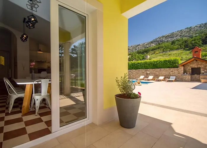 Villa Delmati Tugare