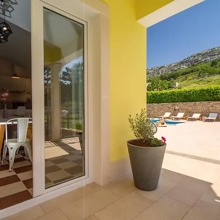 Villa Delmati Tugare
